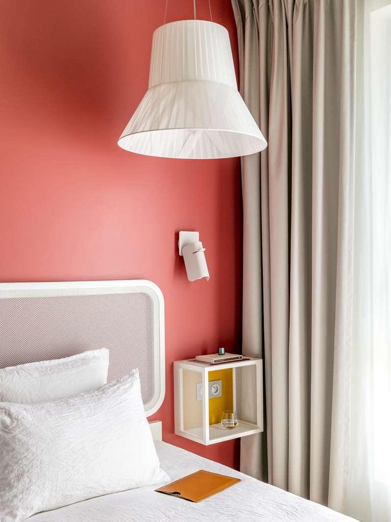 Okko Hotels Paris La Defense Nanterre Room photo